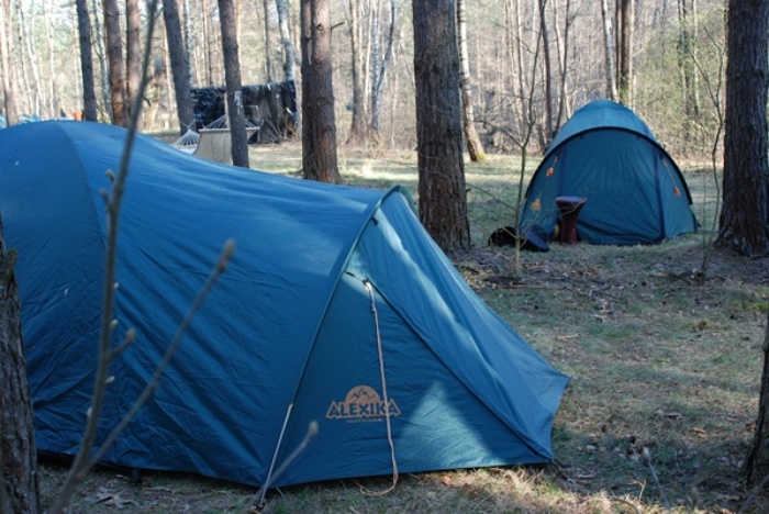 Трехместная туристическая палатка купольного типа  для путешествий с велосипедами или большим багажом. Alexika Tower 3 