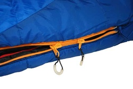 Лёгкий и компактный спальный мешок для летнего туризма. Alexika Travel