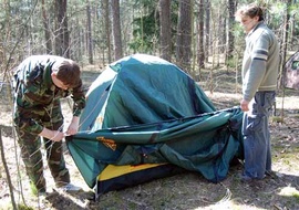 Универсальная четырехместная туристическая палатка с большим тамбуром и ветрозащитной юбкой. Alexika Tower 4 Plus 