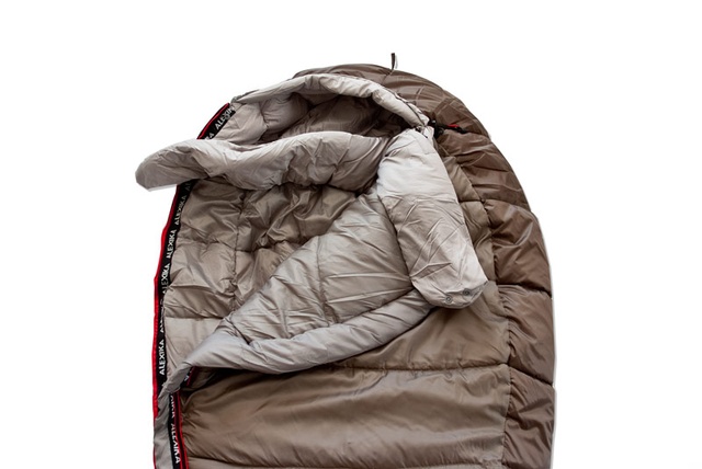 Низкотемпературный спальный мешок-кокон для зимнего туризма.  Alexika Iceland